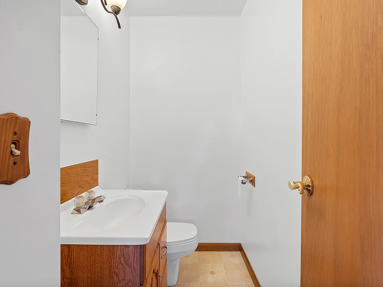 818 Leahy Cir — Photo 25