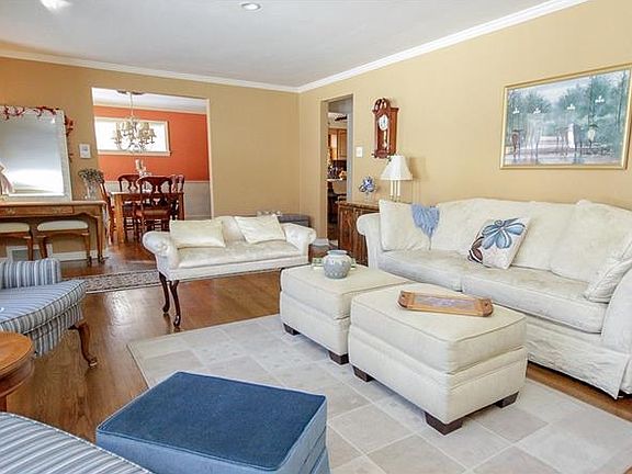 5th image of 4594 Doverdell Dr