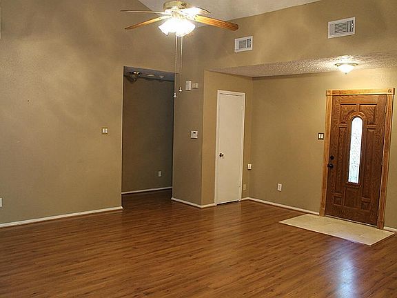 3rd image of 1208 Sunset Dr