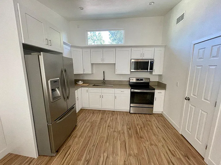 5604 Le Sage Ave — Photo 1