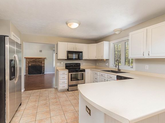 2nd image of 34 Nora Ct