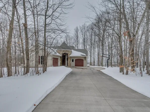 N1343 Sweetmaple Trl, Hortonville, WI 54944