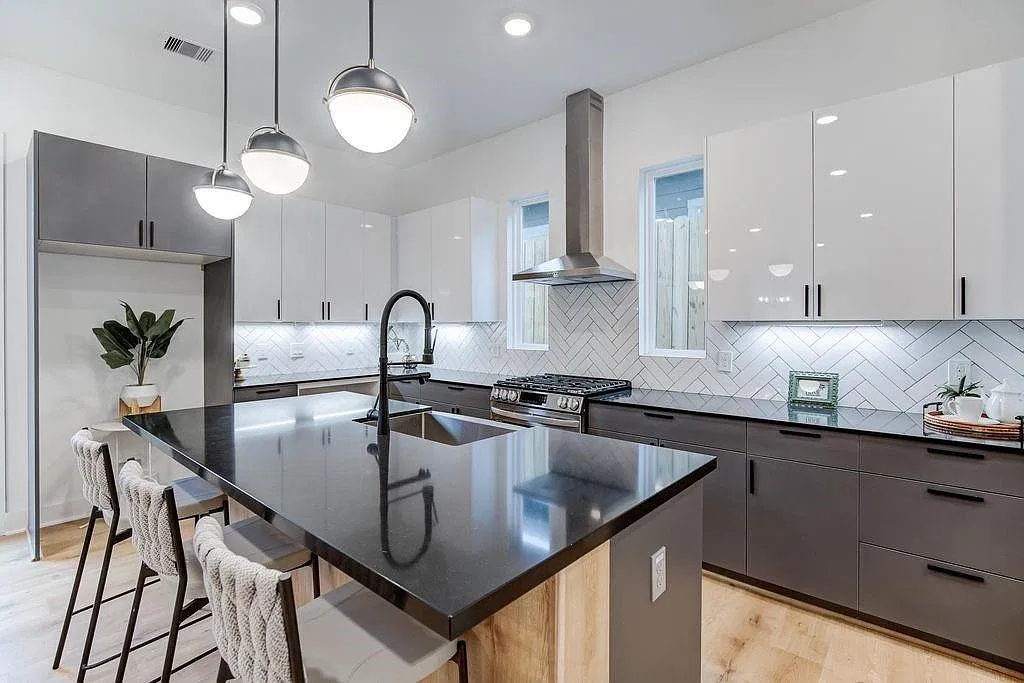 3 bed, 2.5 bath, 1812 sqft, $2,690 — Photo 1