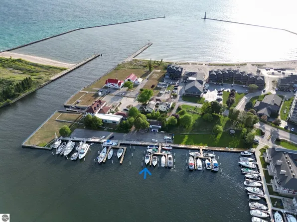 42 S 2nd St, Frankfort, MI 49635