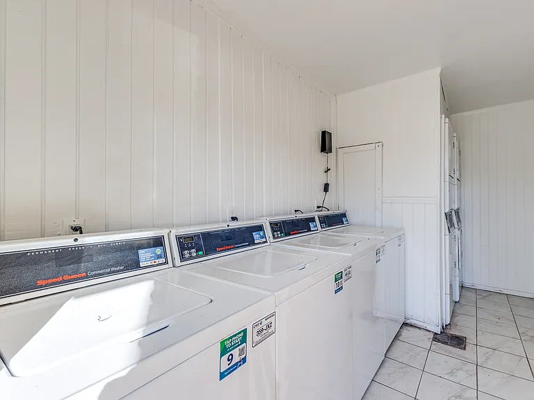 Hart House Apartments — Photo 3