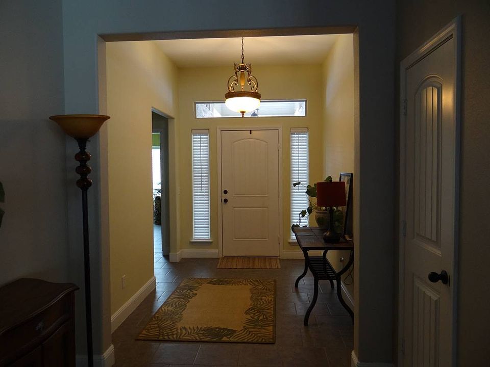 Entry way / Foyer