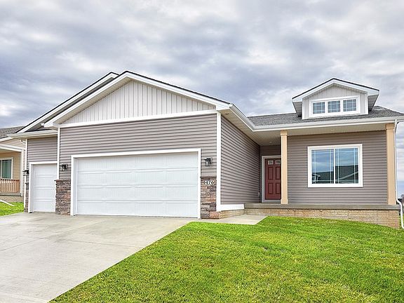 2nd image of 9476 Verdi Ln