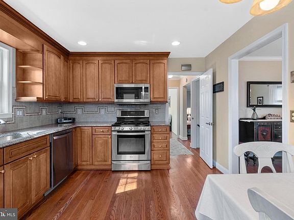 5th image of 12 Elkwood Ct