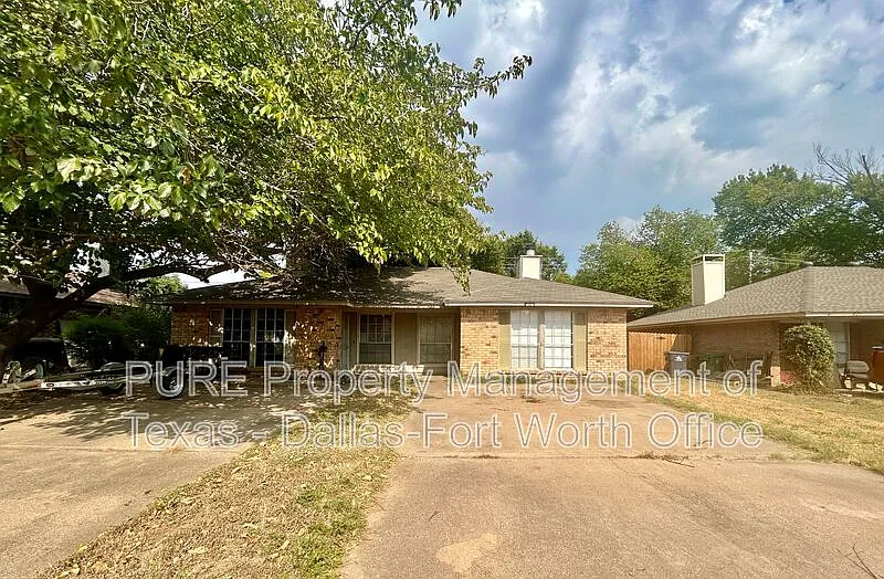 2 bed, 1.0 bath, 935 sqft, $1,325 — Photo 2