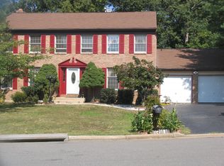 100 Almey Ct, Sterling, VA 20164