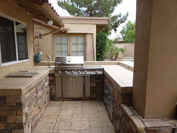 4th image of 1828 E Harmont Dr