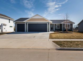 1594 Sage Xing, Oshkosh, WI 54904