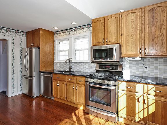 4th image of 47 Prescott St