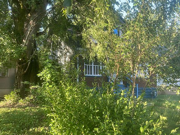 3rd image of 4104 Garland Ave