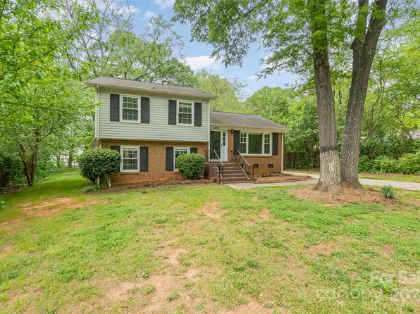 5200 Delivau Dr, Charlotte, NC 28215
