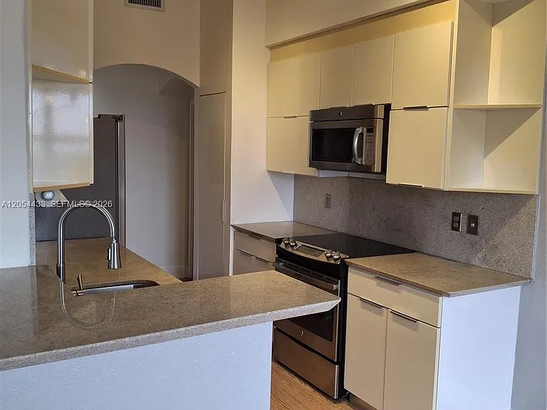 9021 SW 94th St #Penthouse 05 — Photo 7