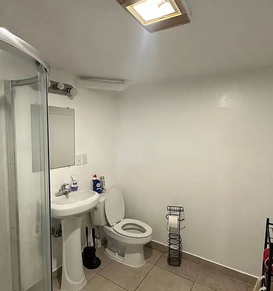 3 bed, 1.0 bath, 1040 sqft, $550 — Photo 11