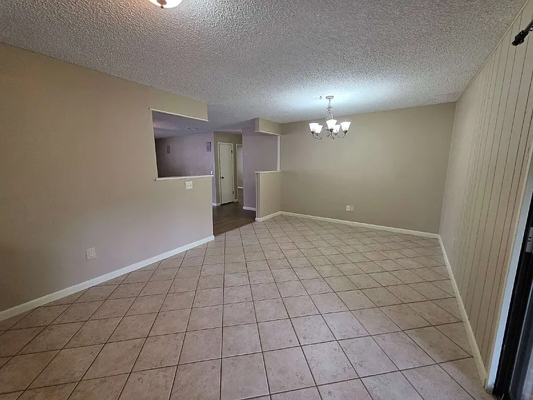 1806 SE Lawrence St — Photo 9