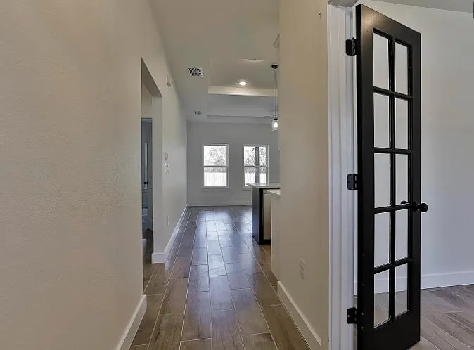 220 Jones St — Photo 3