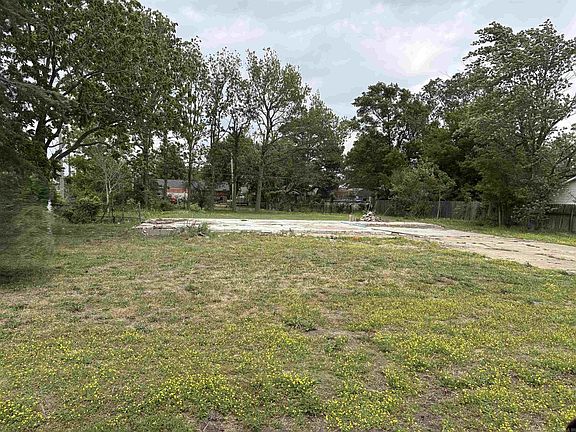 5th image of 708 Calumet Rd