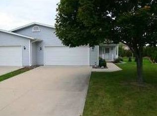 4531 Oaktree Ct, Manitowoc, WI 54220