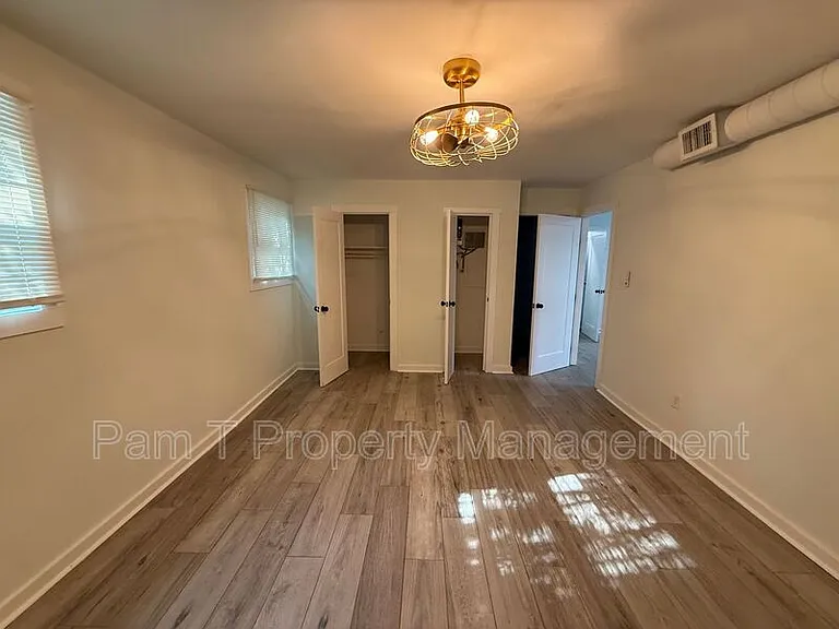 201 W 37th St #CARRIAGE HOUSE — Photo 5