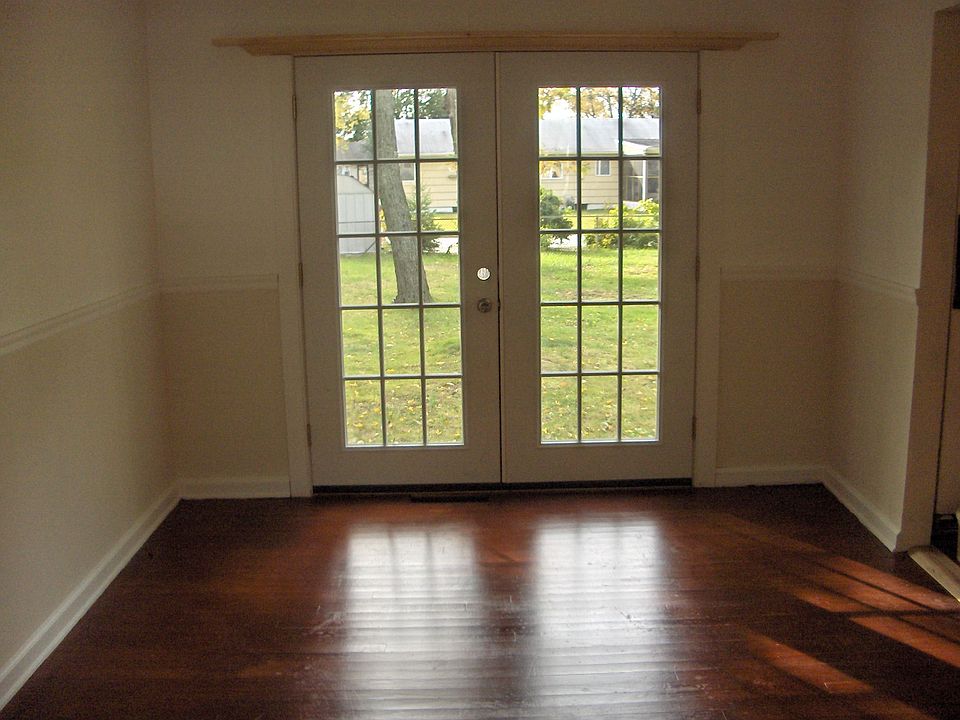 2nd image of 511 Burton Ave