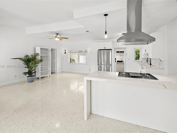 4th image of 3130 SW 27th Ter
