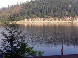 417 Davis Lake Rd, Usk, WA 99180