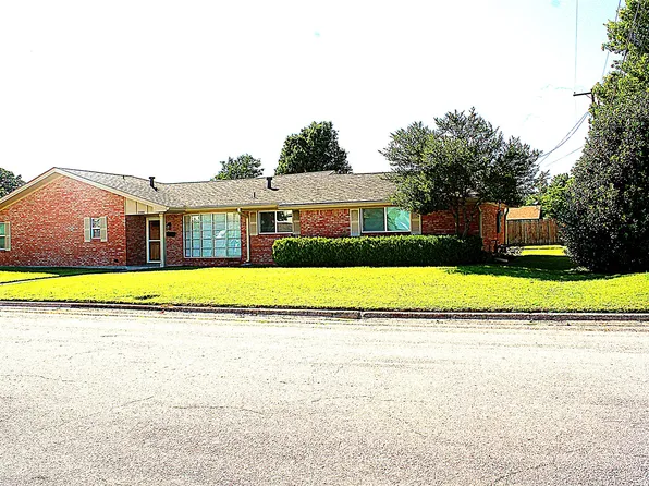 1100 N Lamb St, Bowie, TX 76230