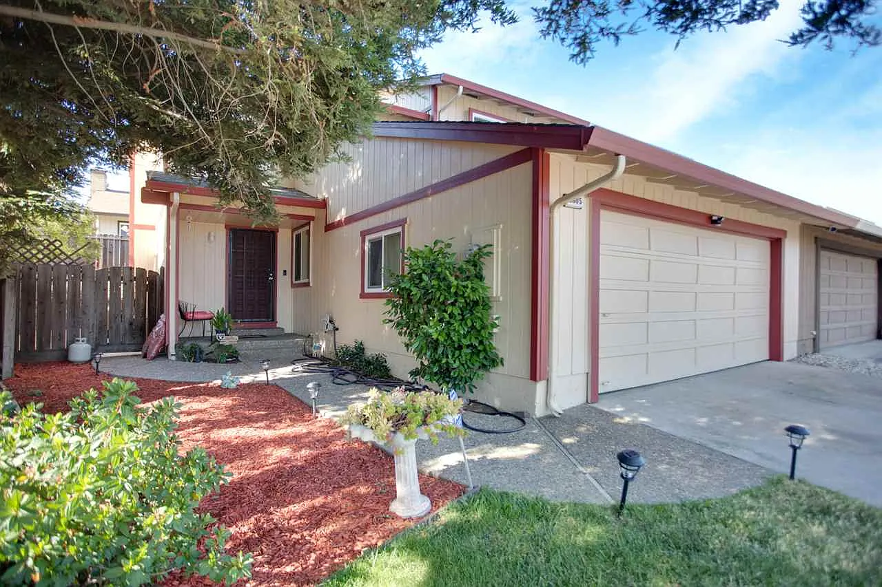 2805 Countrywood Dr photo 1