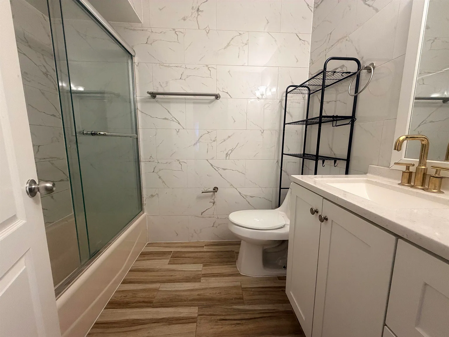 3 bed, 2.0 bath, 1300 sqft, $2,650 — Photo 3