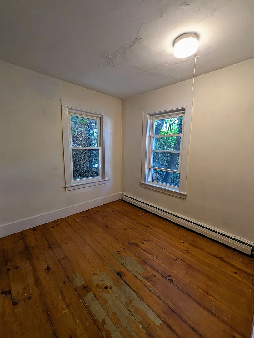 21 Clark St (1 -5) — Photo 4