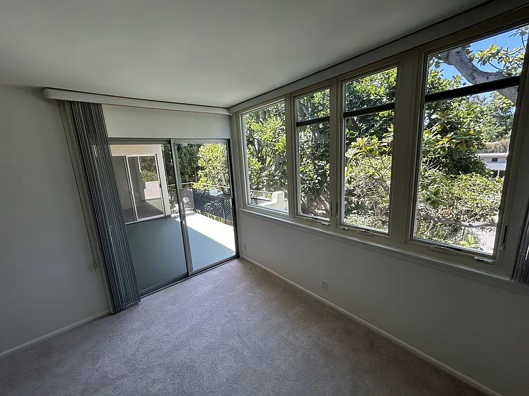 289 S Barrington Ave #A302 — Photo 10