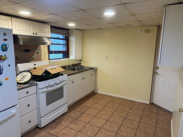 (undisclosed Address), Dix Hills, NY 11746
