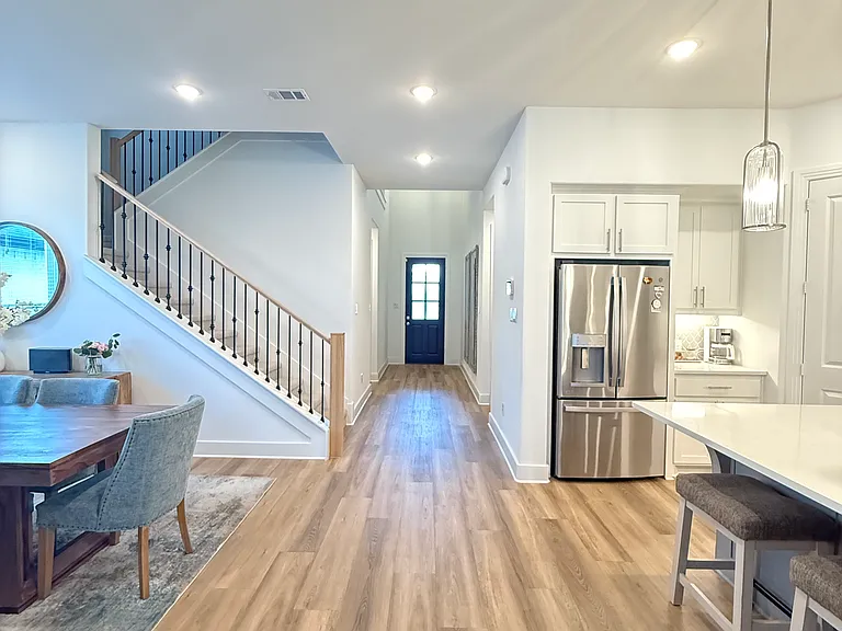 1712 Homestead Way — Photo 2