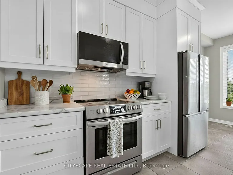 27 Lamb Cres — Photo 20
