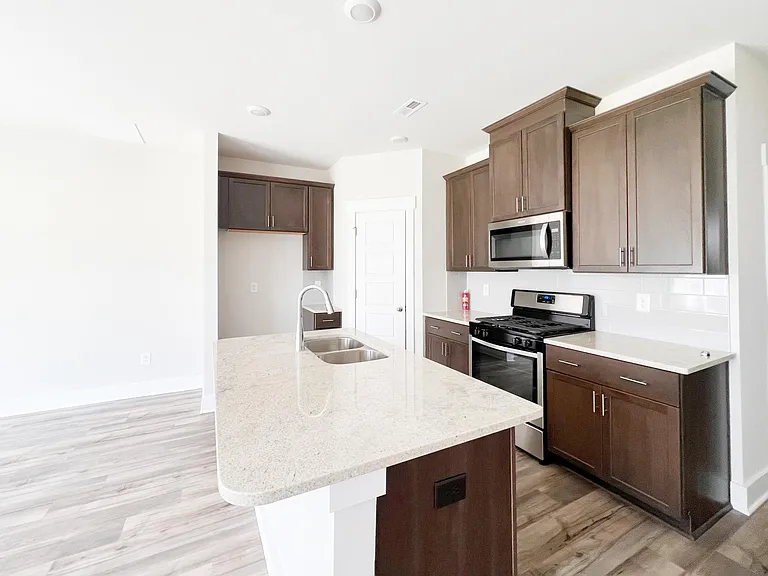 4 Beachley Pl — Photo 5