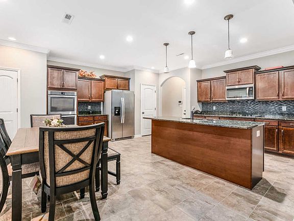 5th image of 1010 Shirley Dr
