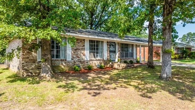3 bed, 1396 sqft, $2,650 — Photo 2