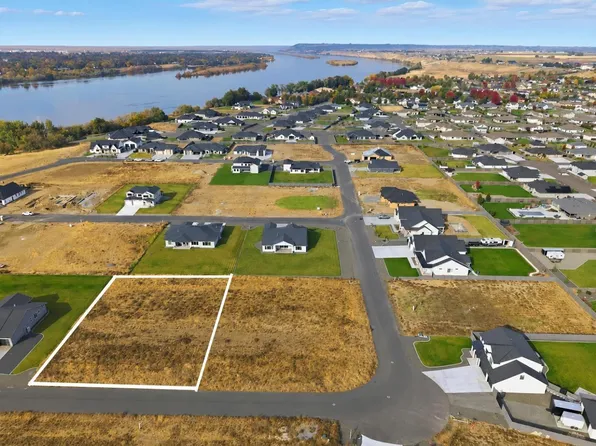 12727 Blackfoot Dr, Pasco, WA 99301