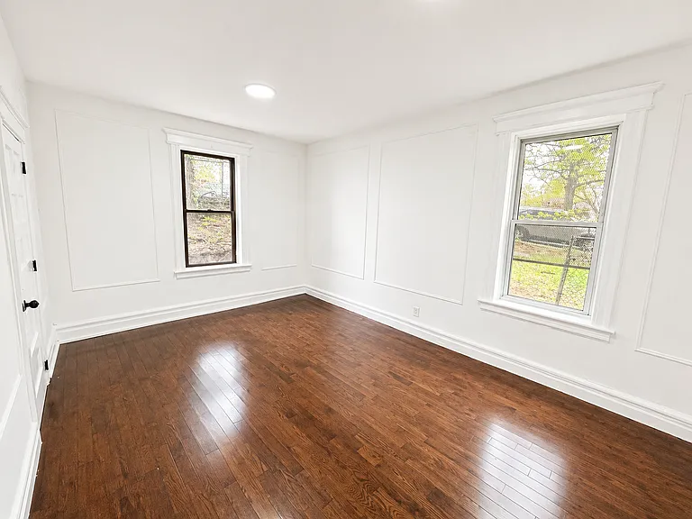 214-218 W Market St #3 — Photo 4