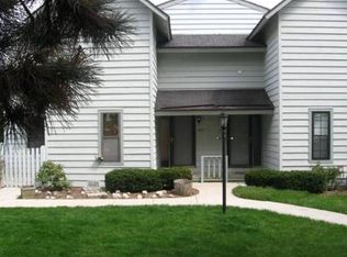 637 Chip Ct, Gurnee, IL 60031