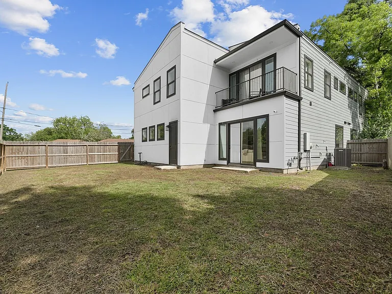 6835 Weston St #A — Photo 15