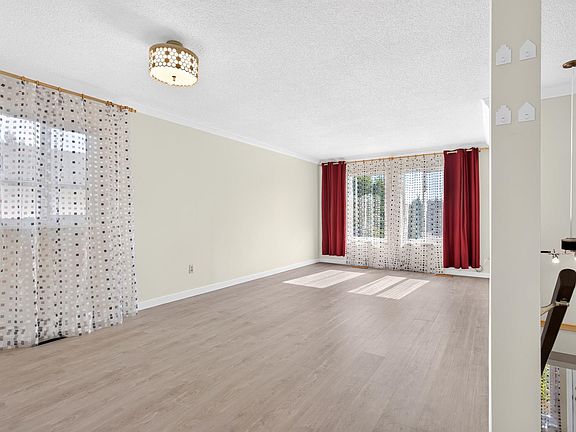 3rd image of 3167 Sechelt Dr