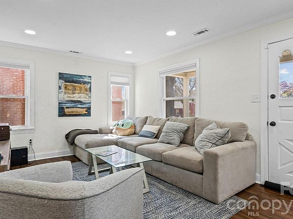 4th image of 3136 Mathis Dr