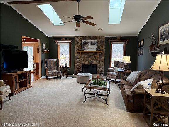 3rd image of 660 E Allen Rd