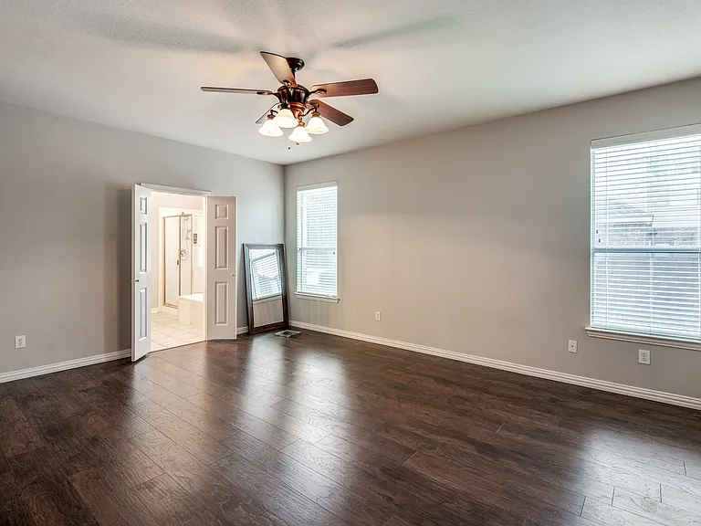 323 Del Cano Dr — Photo 22