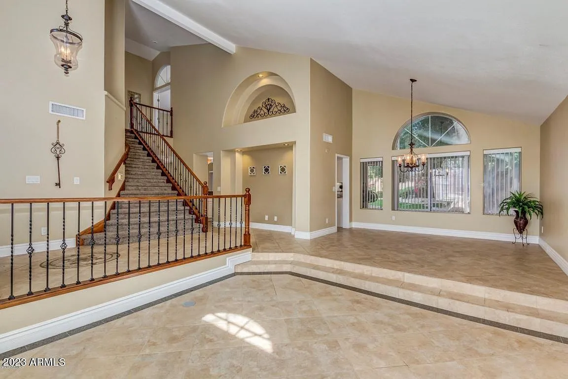 5 bed, 2825 sqft, $3,600 — Photo 2