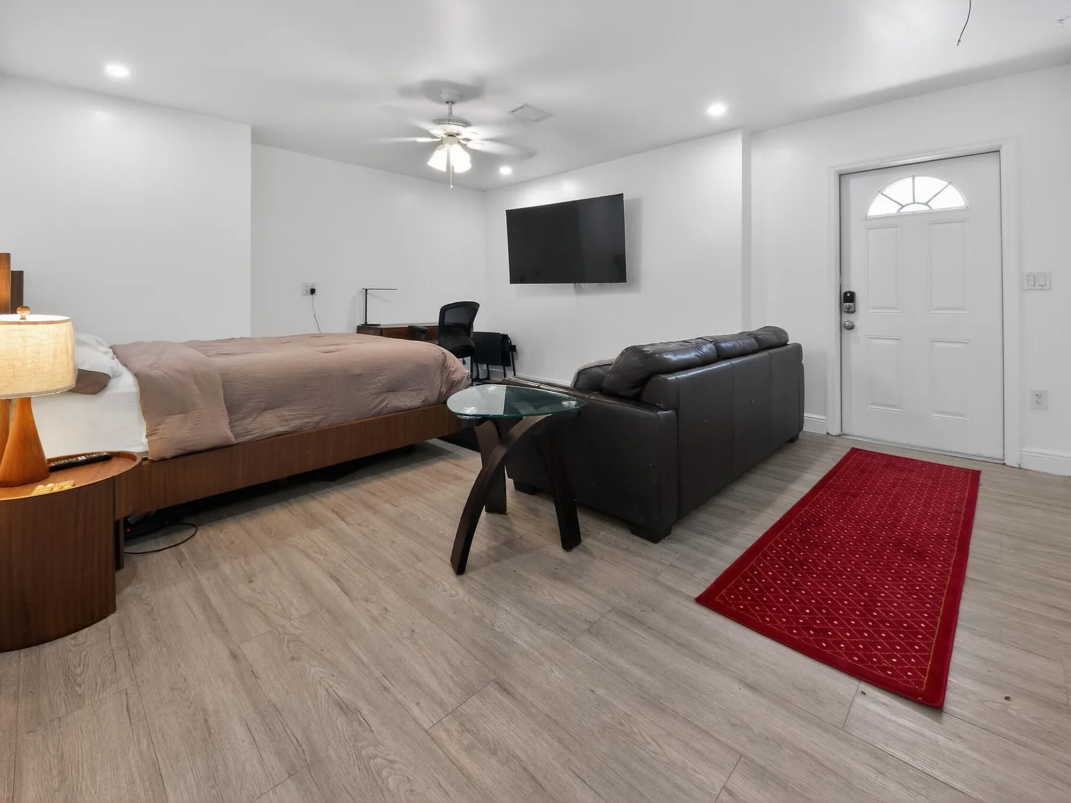 1 bed, 1.0 bath, 3436 sqft, $1,700 — Photo 3